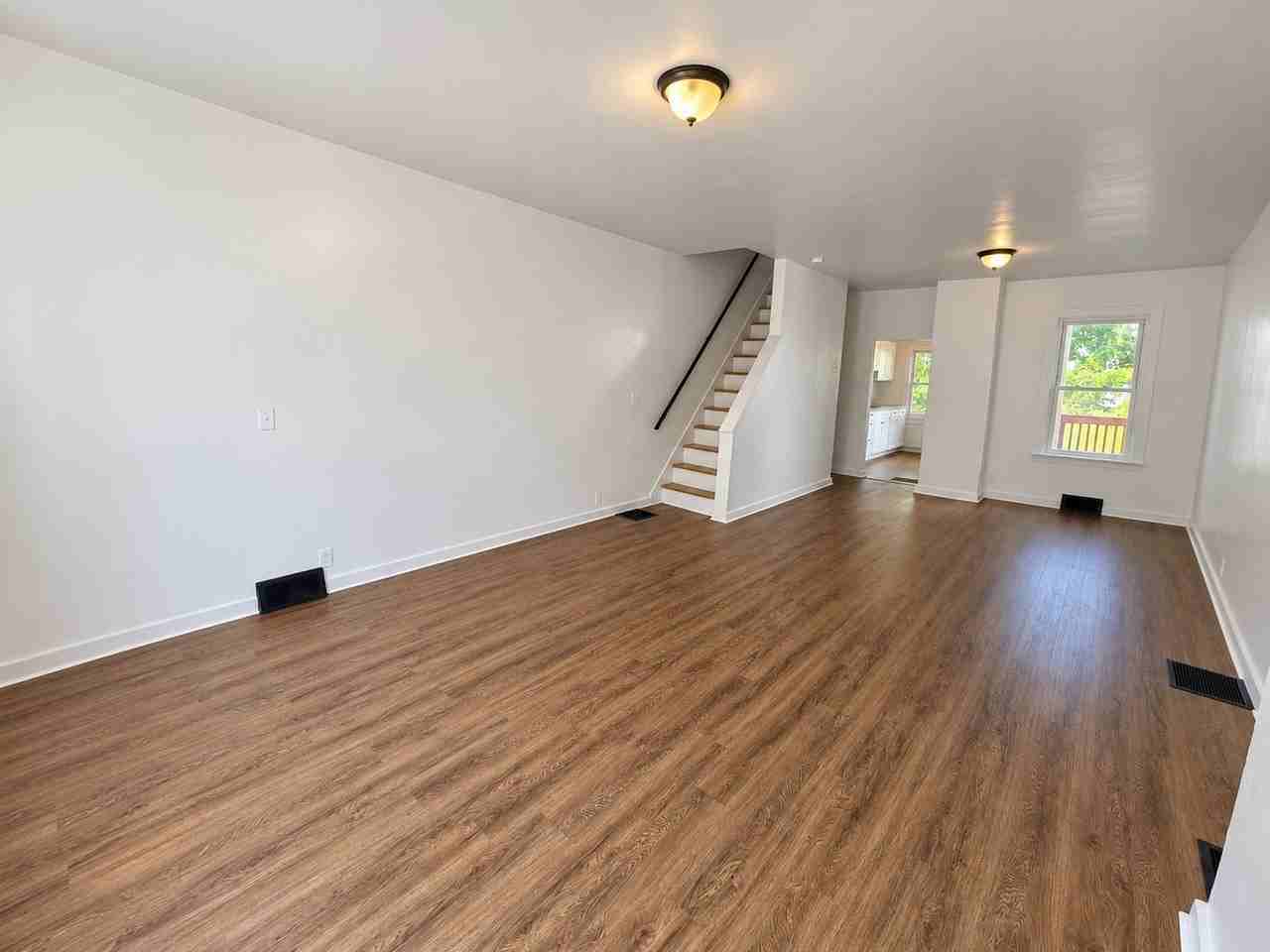 803 Anchorage St - Photo 3 of 20