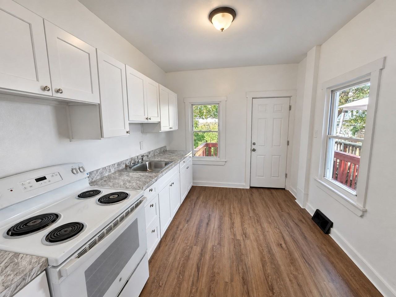 803 Anchorage St - Photo 6 of 20