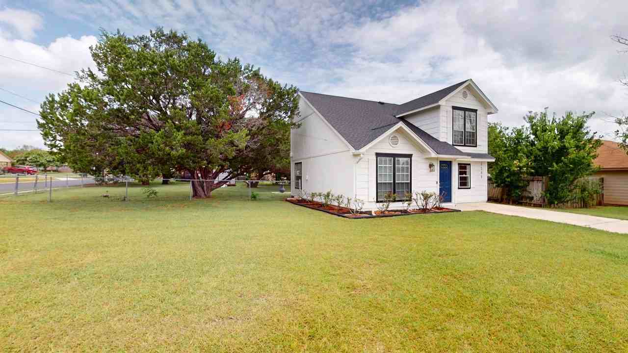 2206 Lazy Ridge Dr - Photo 2 of 31