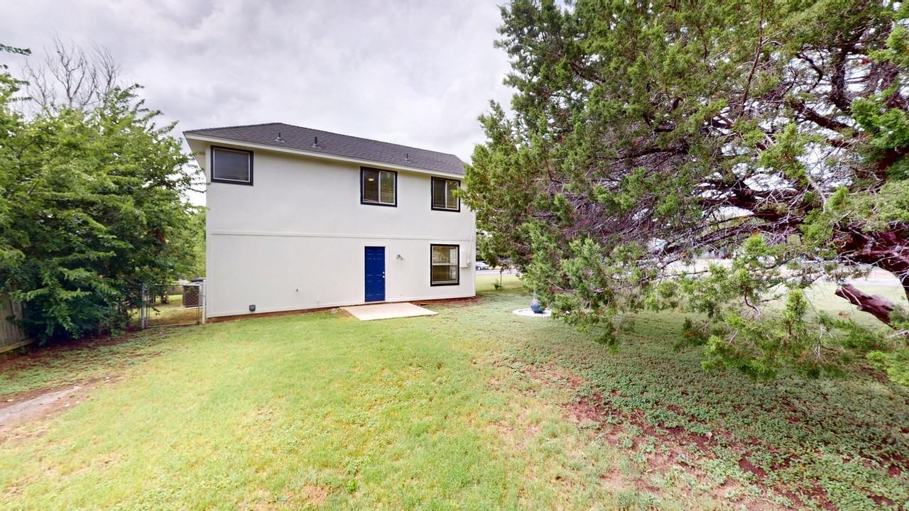 2206 Lazy Ridge Dr - Photo 4 of 31