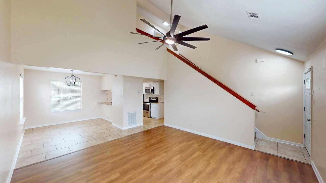2206 Lazy Ridge Dr - Photo 5 of 31