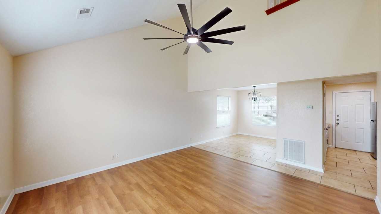 2206 Lazy Ridge Dr - Photo 6 of 31