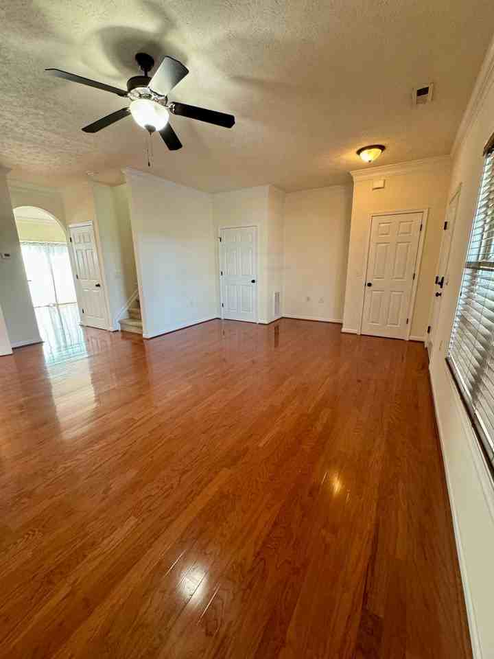 31 Cantermill Ln - Photo 3 of 14