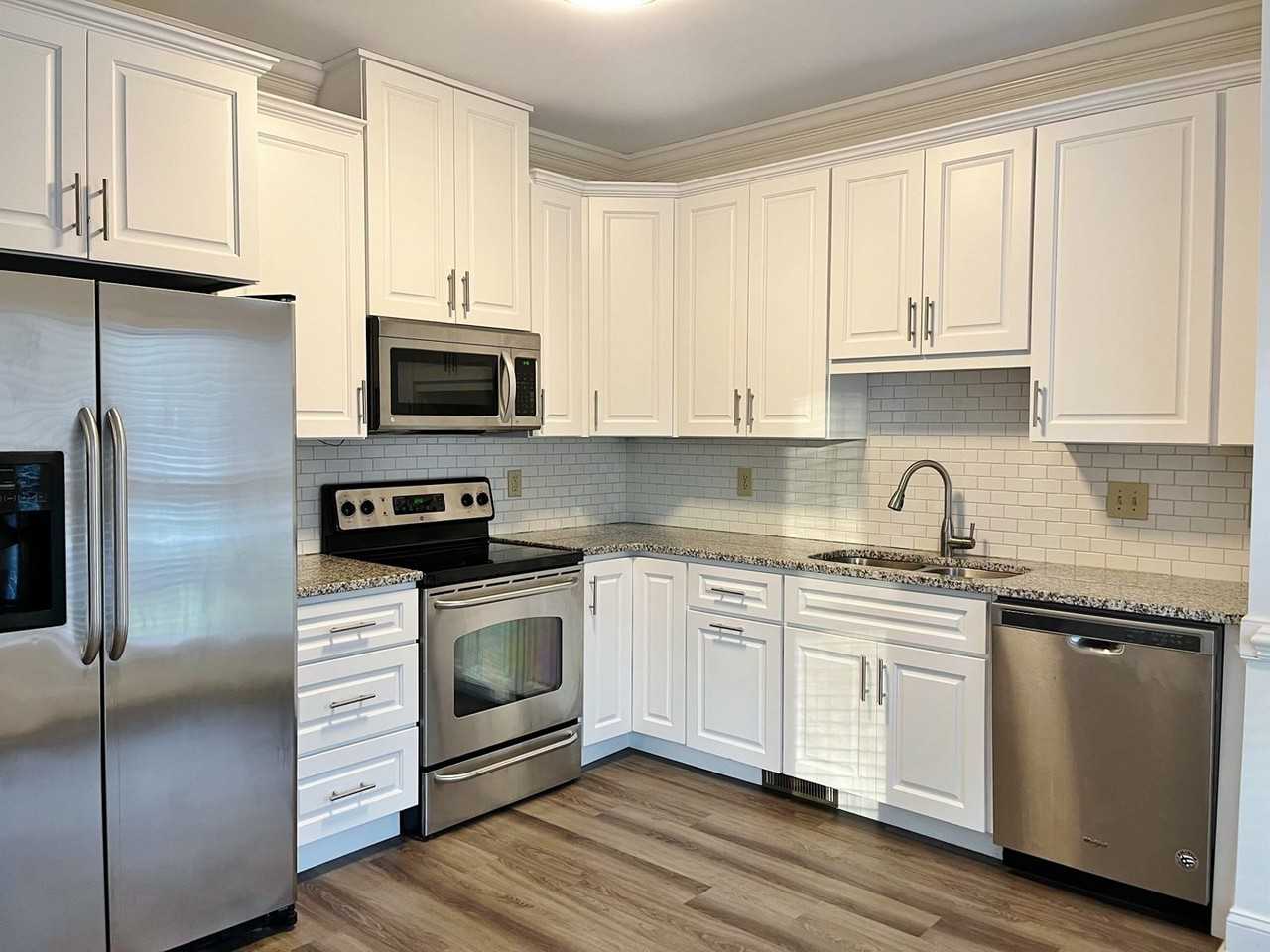 8312 Wycombe Ln - Photo 5 of 18