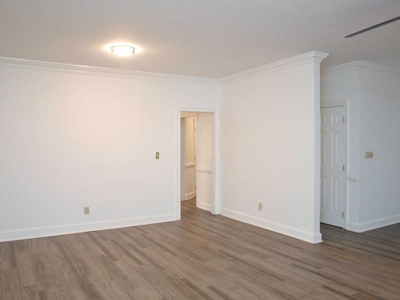 8312 Wycombe Ln - Photo 7 of 18