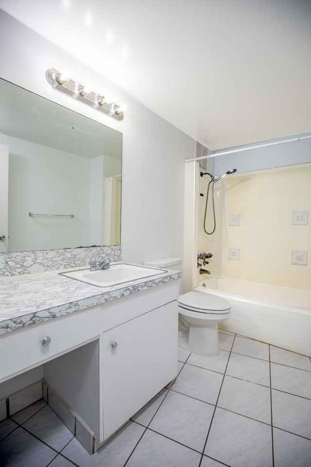 222 Liliuokalani Ave #1303 - Photo 2 of 17