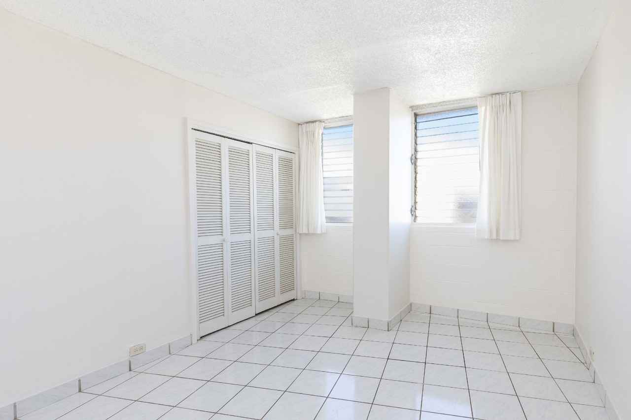 222 Liliuokalani Ave #1303 - Photo 3 of 17