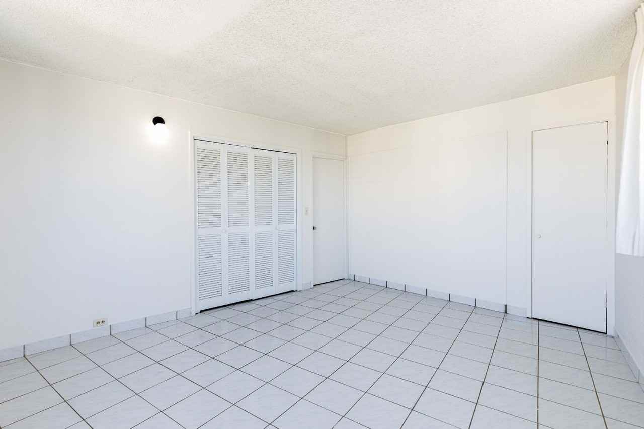 222 Liliuokalani Ave #1303 - Photo 4 of 17
