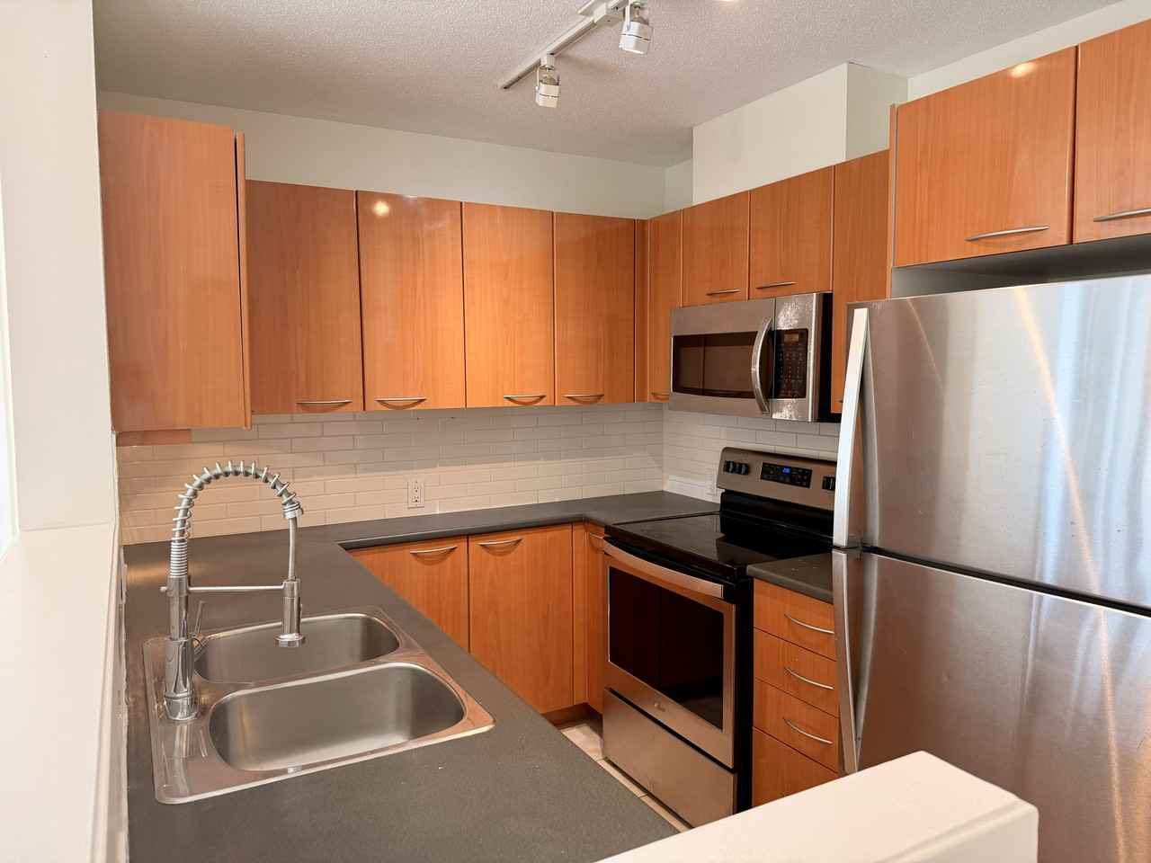 4888 Hazel Street - Photo 6 of 16