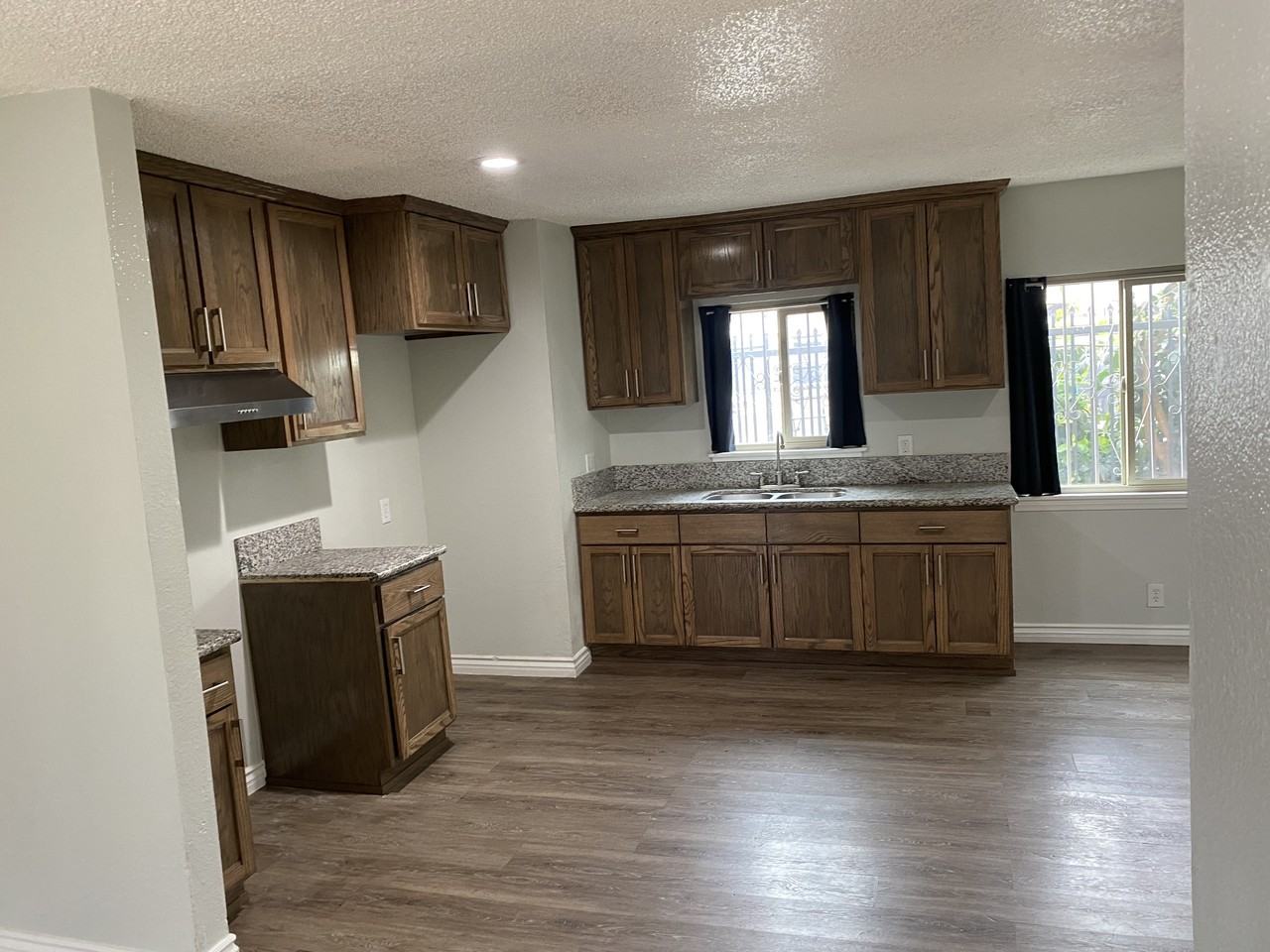 11150 South Figueroa Street #2 - Photo 5 of 12
