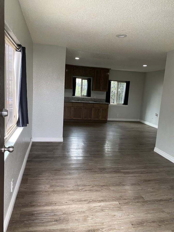 11150 South Figueroa Street #2 - Photo 4 of 12
