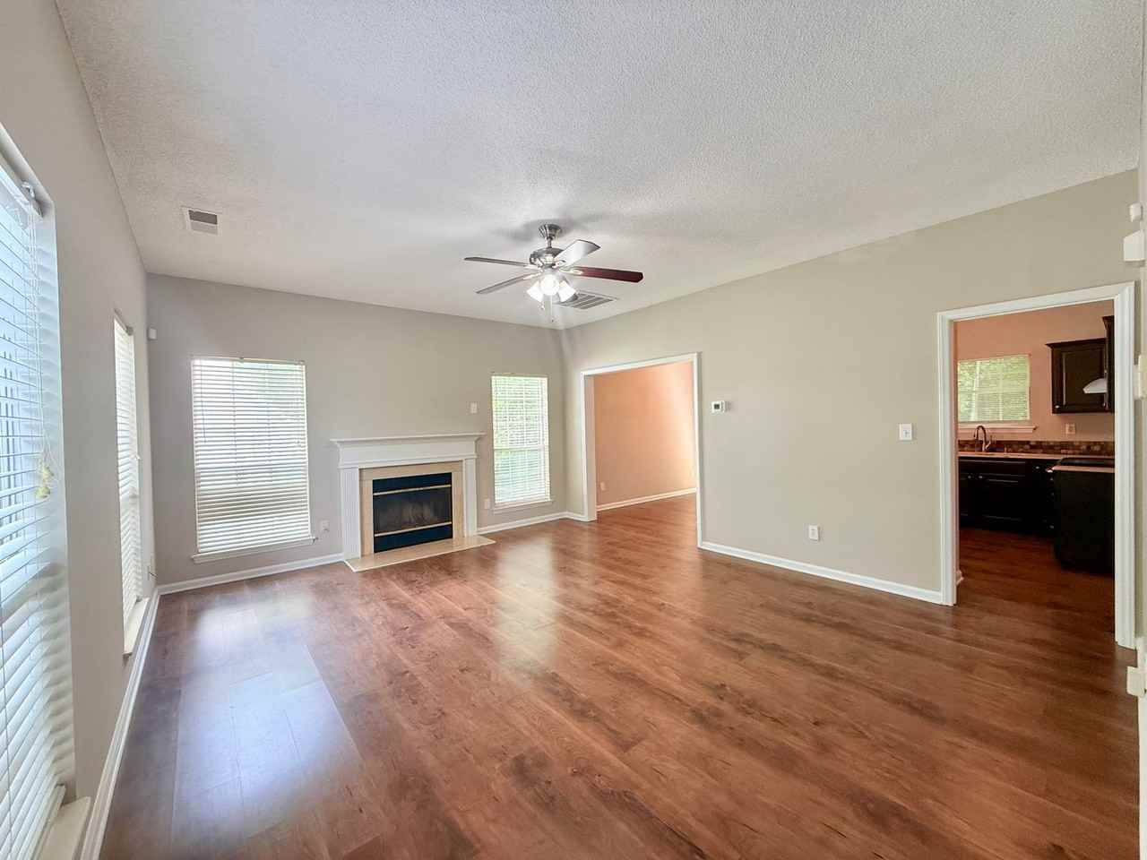 2812 Chalgrove Ln - Photo 2 of 12