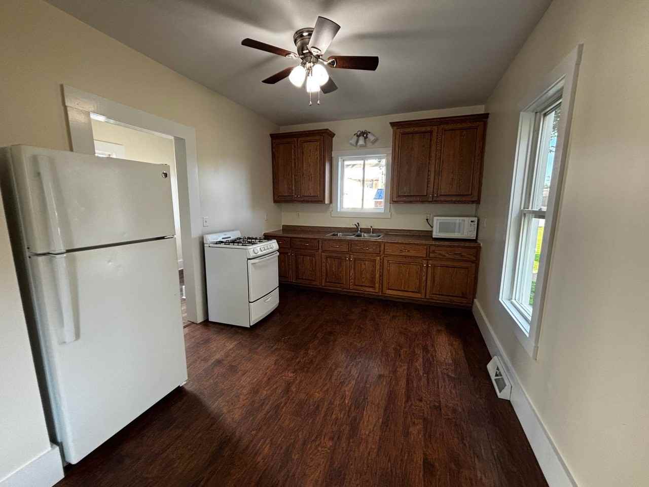 219 Jackson St - Photo 5 of 15