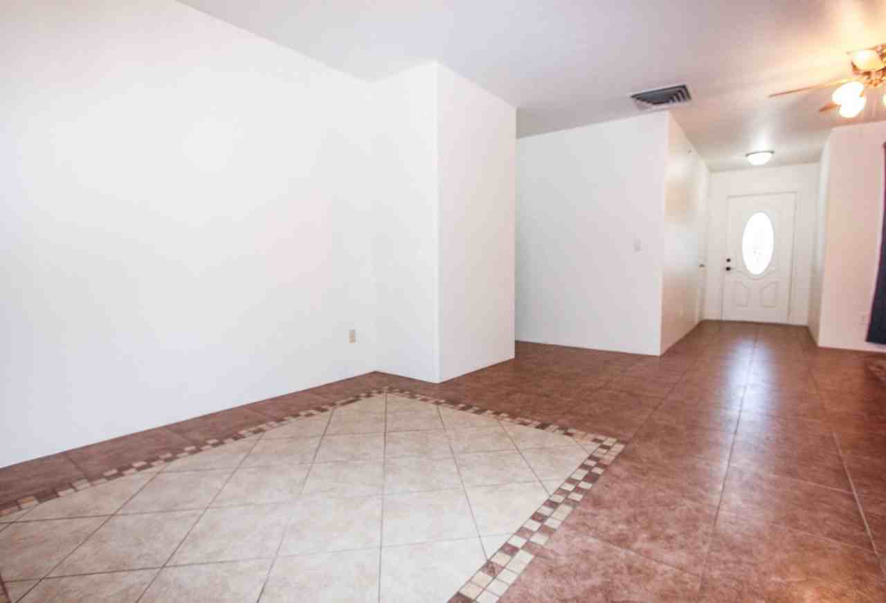 2850 N Cedar Springs Ln - Photo 3 of 18