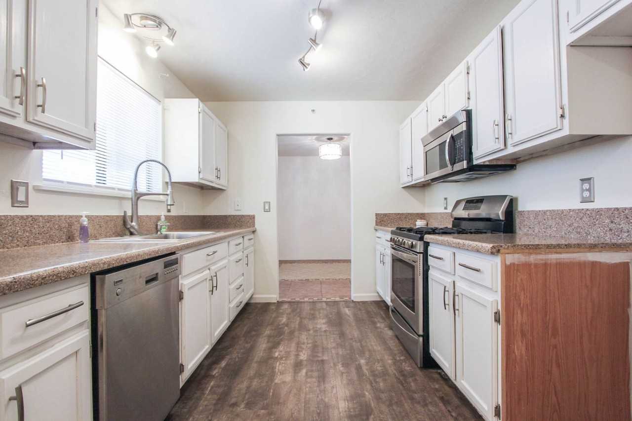2850 N Cedar Springs Ln - Photo 6 of 18