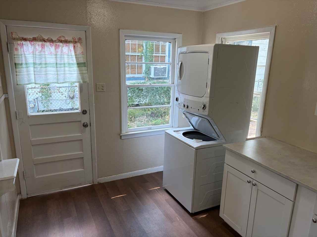 1252 Dudley Ln - Photo 5 of 13
