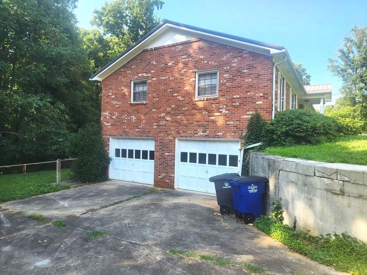 1505 Turfwood Dr - Photo 3 of 18