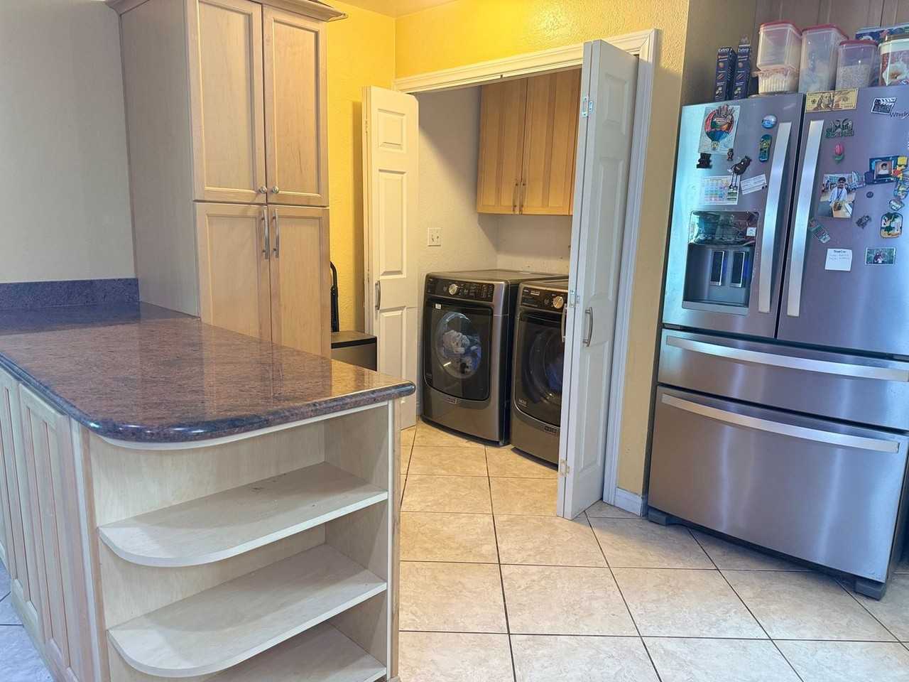 6449 Sheltondale Ave - Photo 5 of 17