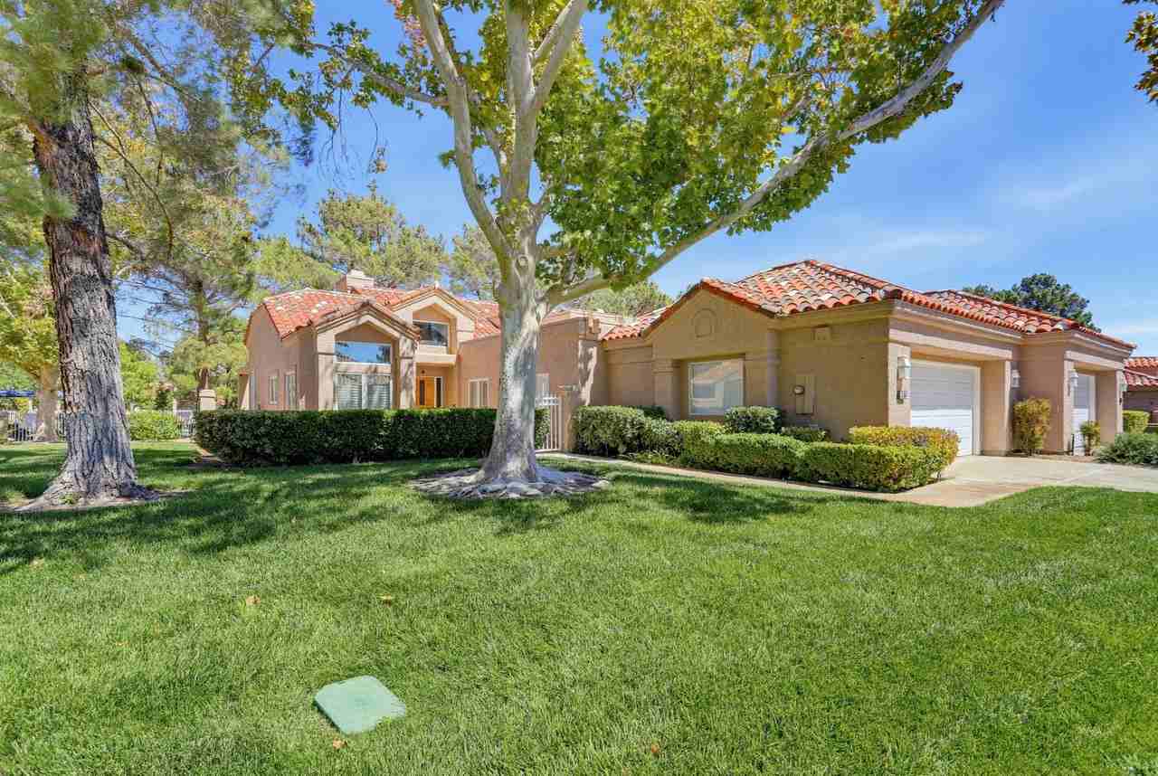 8166 Round Hills Cir - Photo 2 of 45