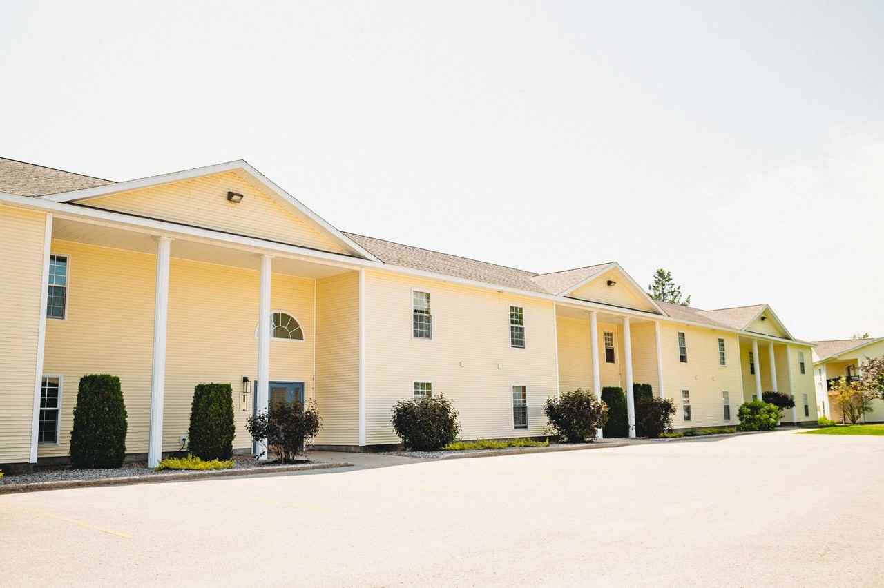 Ashmun Creek Apartments - Photo 4 of 11