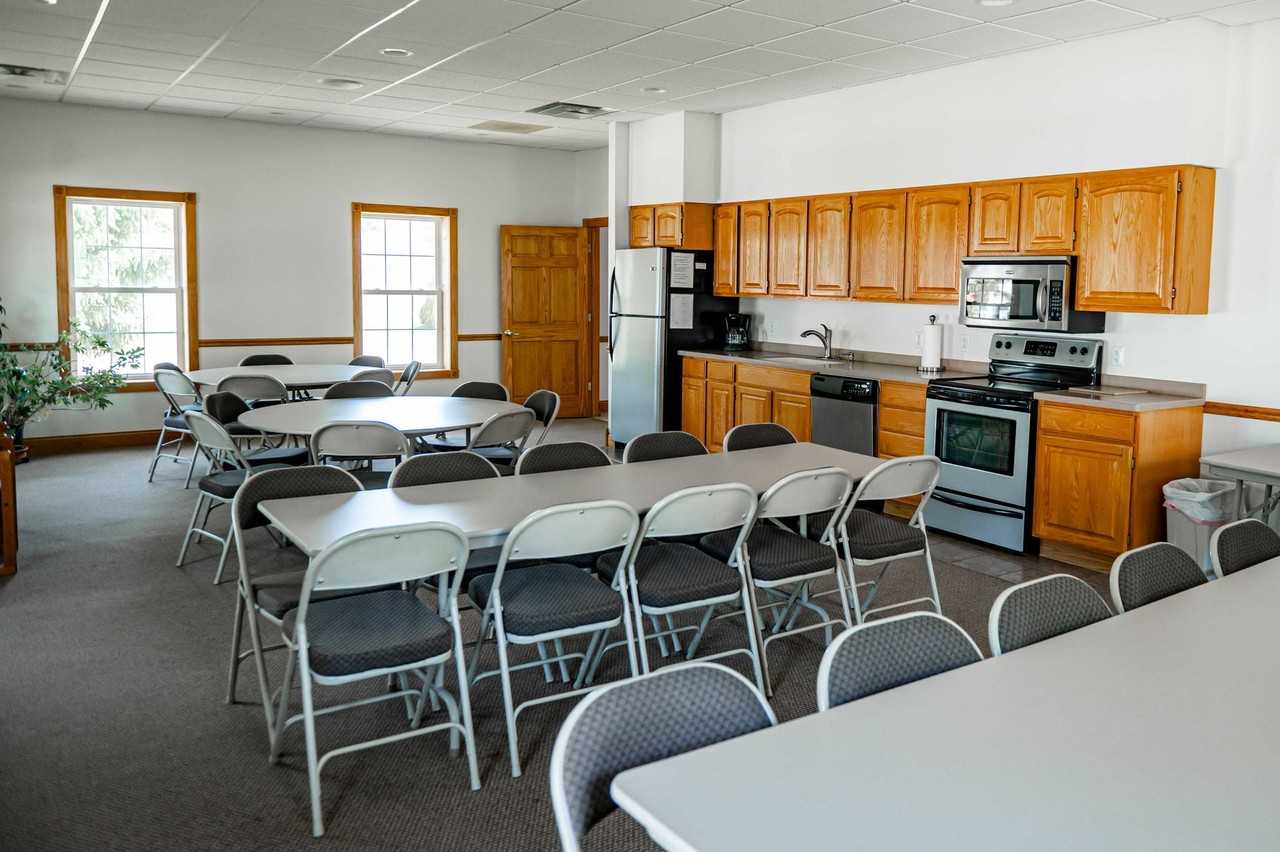 Ashmun Creek Apartments - Photo 6 of 11