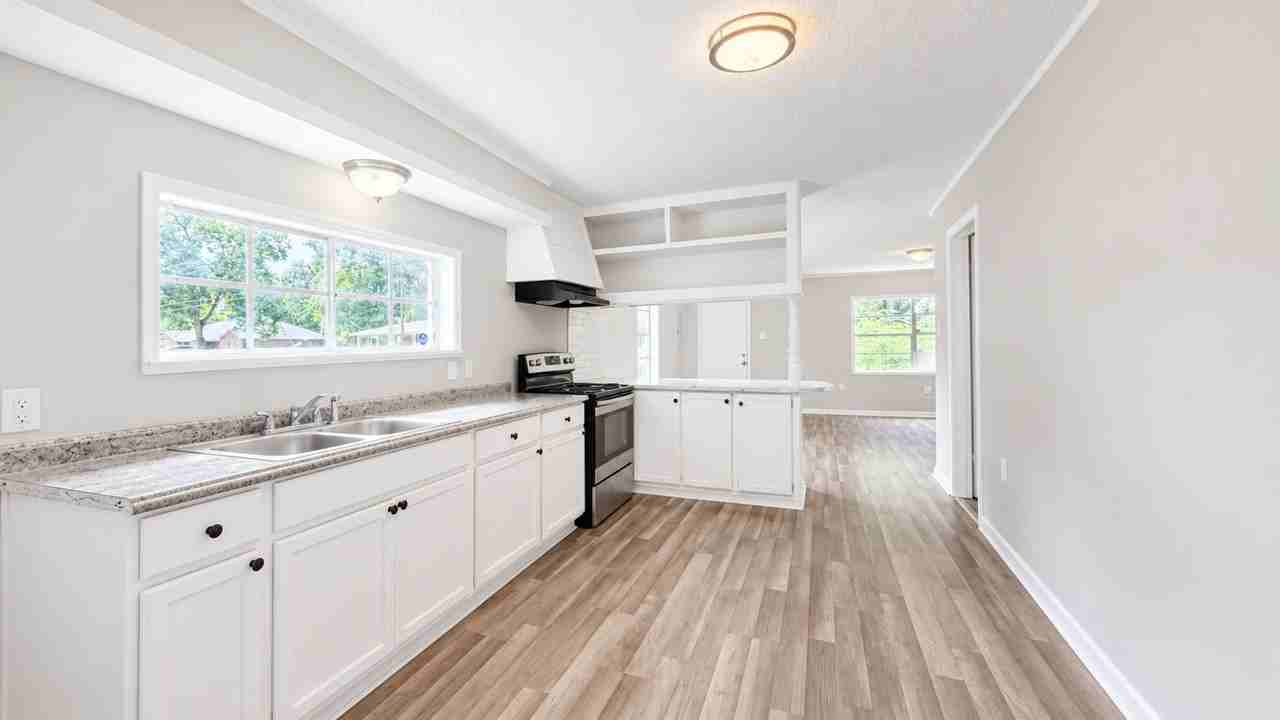 4311 Stewart St - Photo 3 of 19