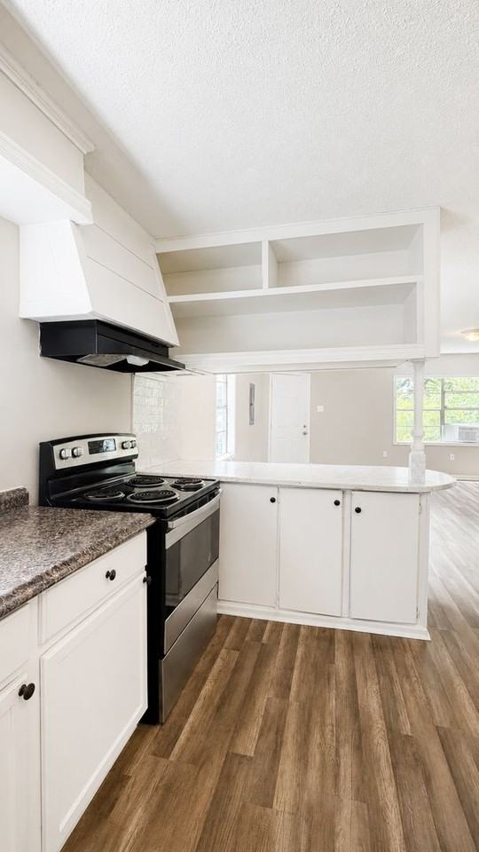 4311 Stewart St - Photo 5 of 19