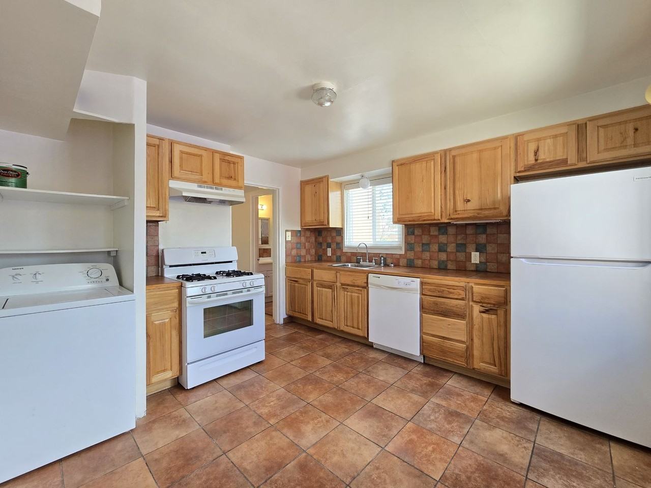 1226 Vitalia St - Photo 5 of 20