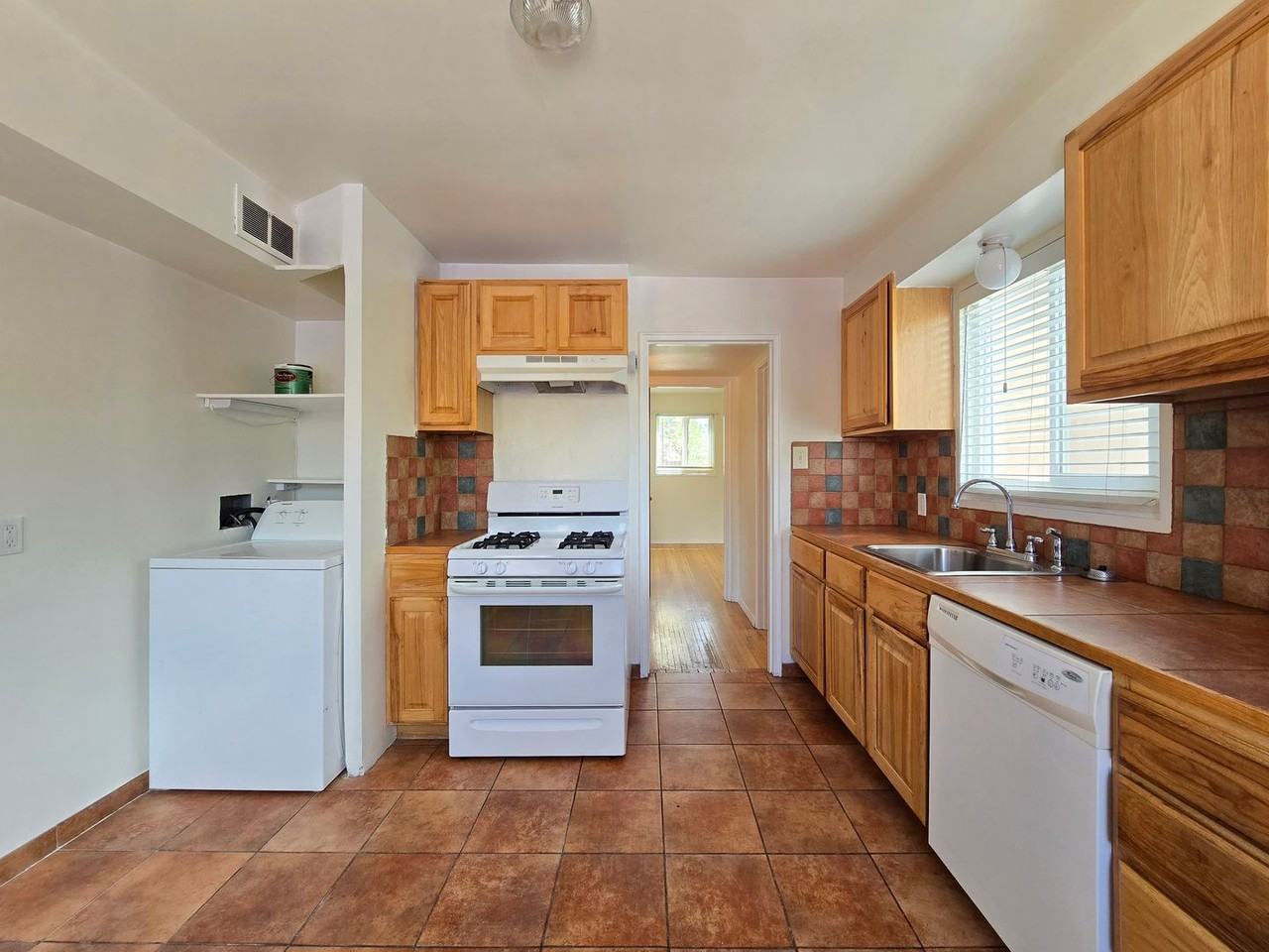1226 Vitalia St - Photo 6 of 20