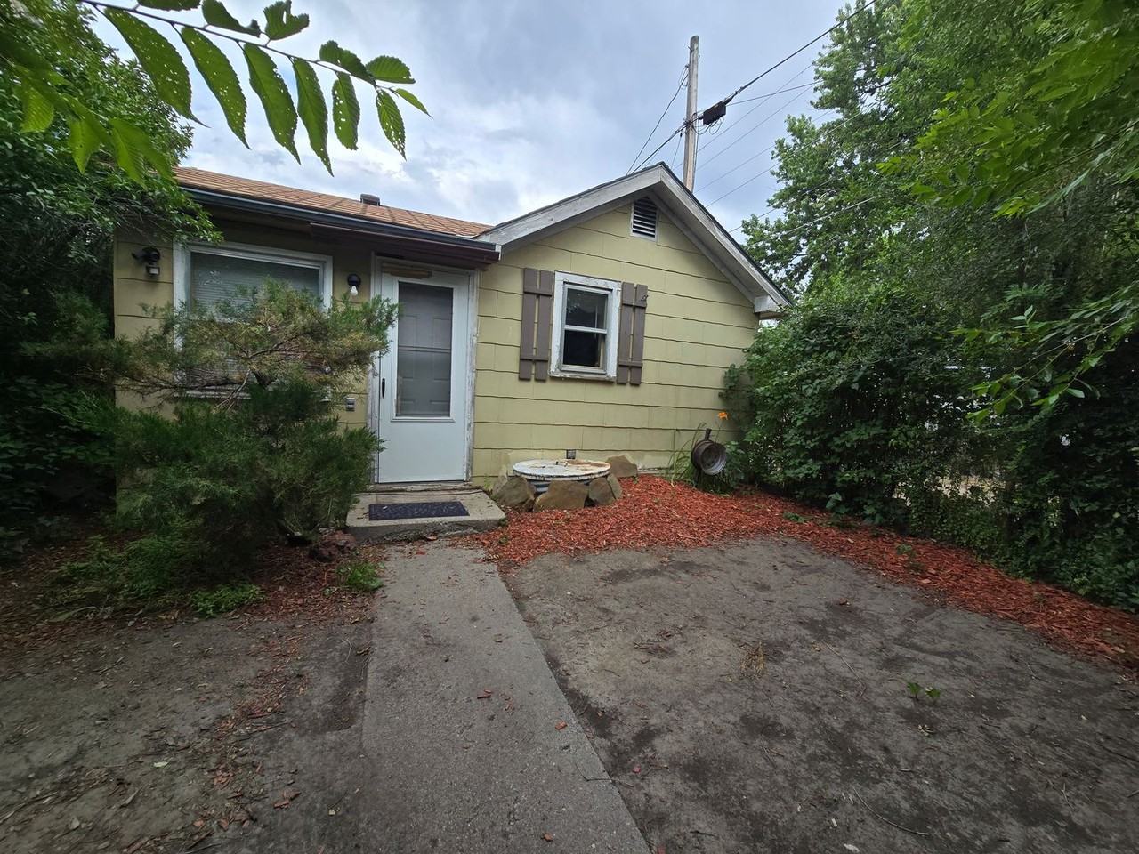 391 Park St - Photo 2 of 13