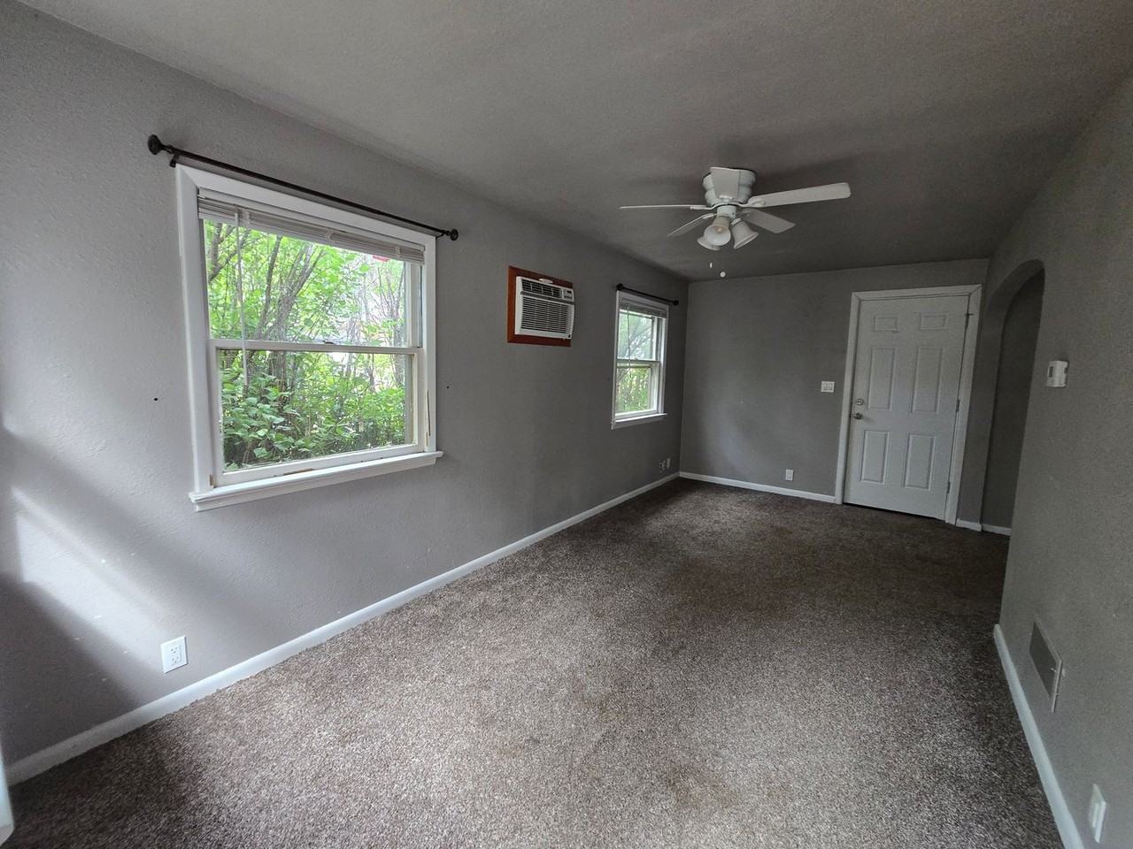391 Park St - Photo 3 of 13