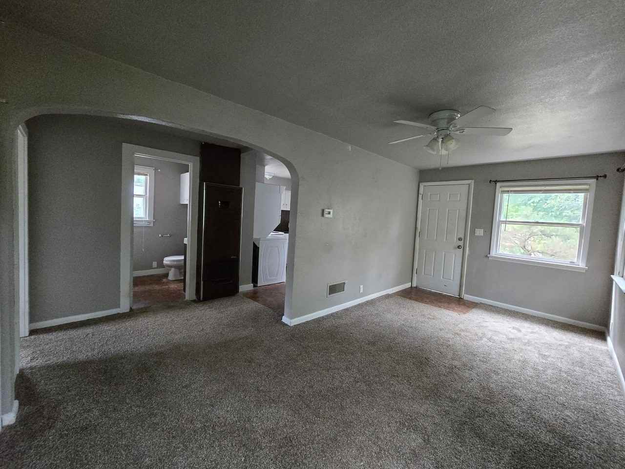 391 Park St - Photo 4 of 13