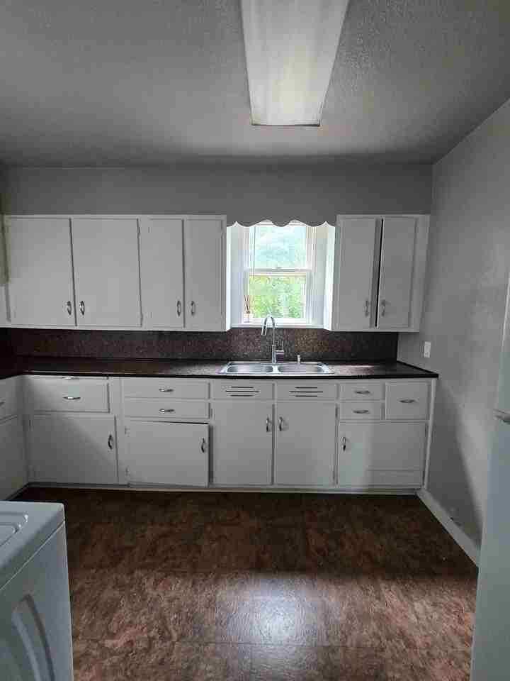 391 Park St - Photo 6 of 13