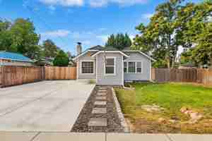 featured image of 4801 W Irving St