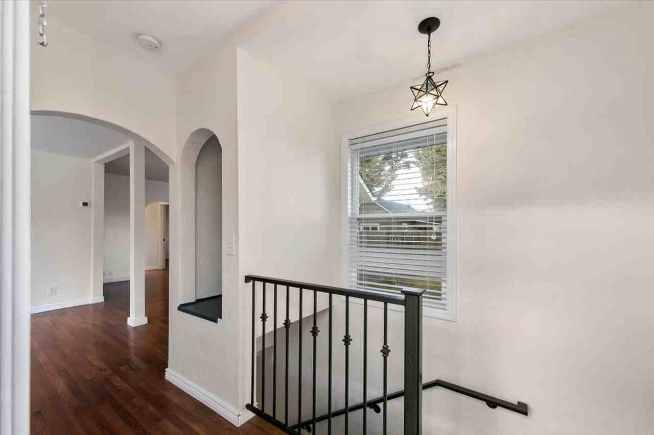 4801 W Irving St - Photo 3 of 39