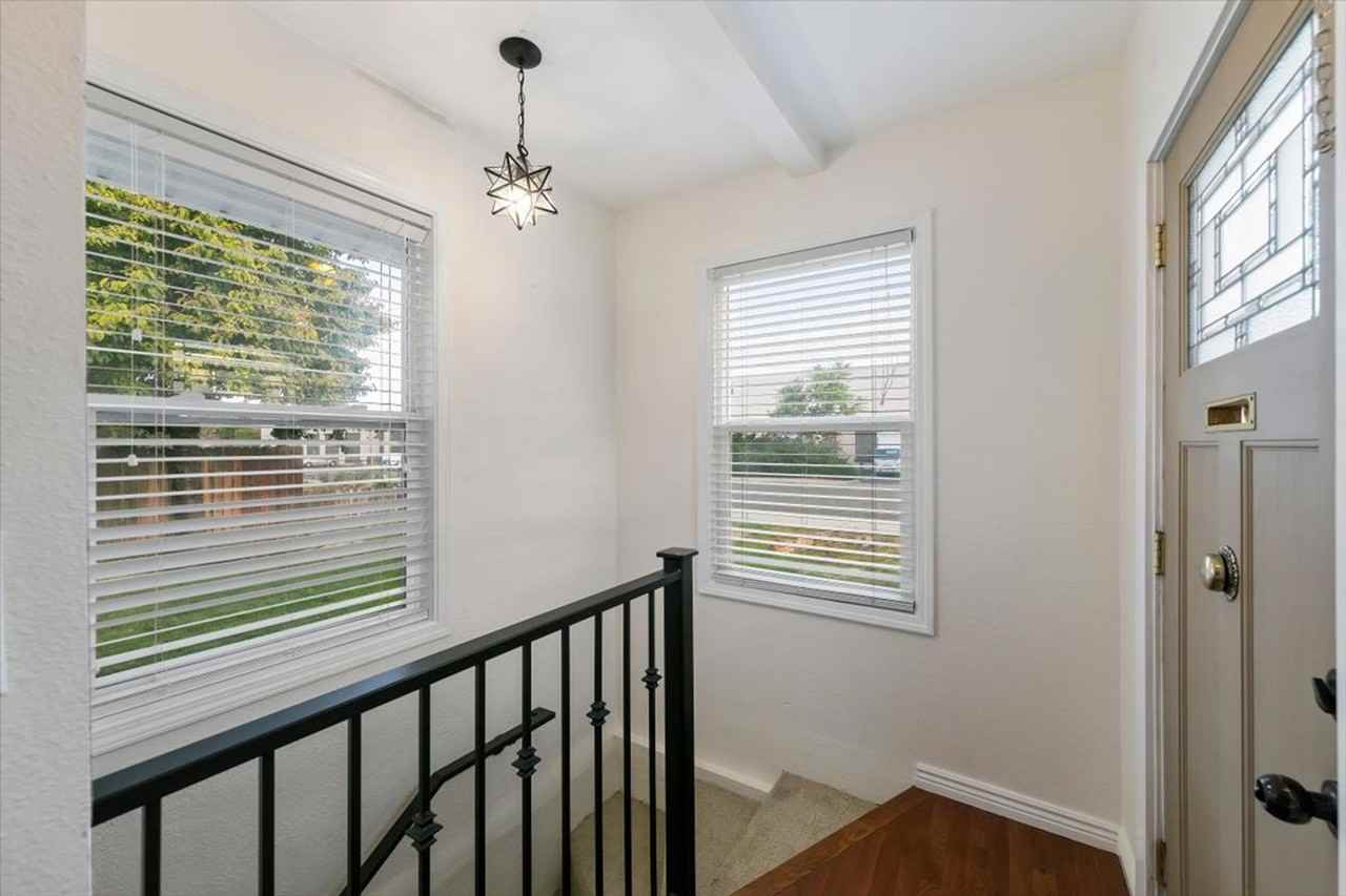 4801 W Irving St - Photo 4 of 39