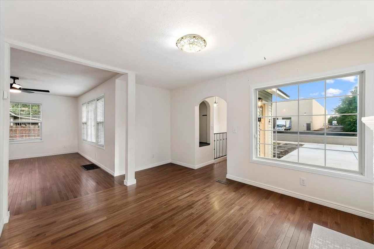4801 W Irving St - Photo 6 of 39