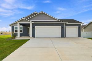 featured image of 706 E 4th St