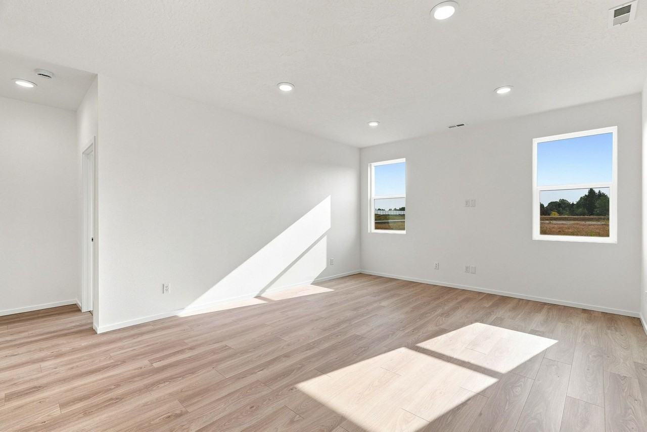 706 E 4th St - Photo 5 of 29