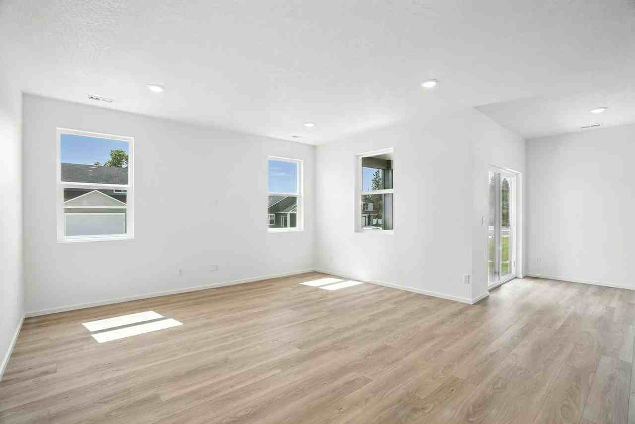 705 E 5th St - Photo 5 of 44