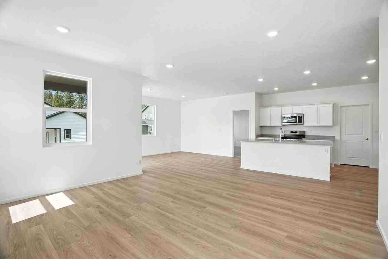 705 E 5th St - Photo 6 of 44