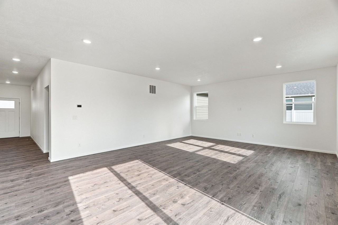 410 N Washington Ave - Photo 4 of 35