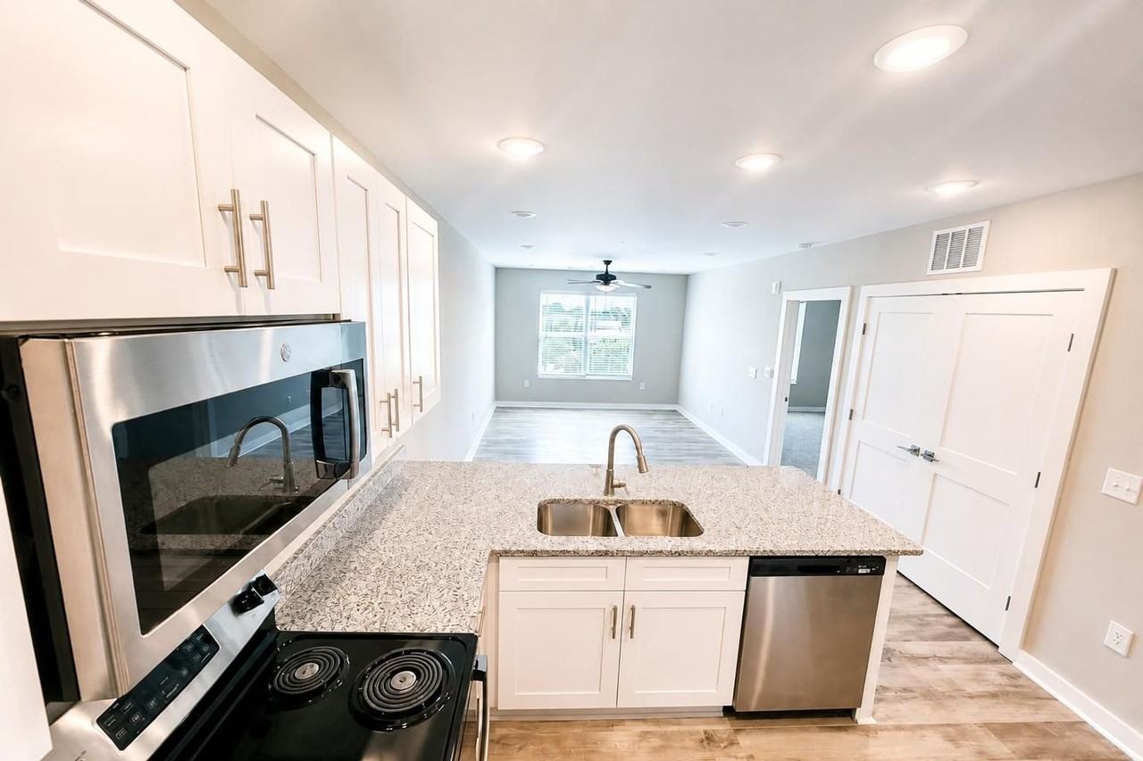 Gateway Rooftop Apartments - Photo 5 of 32