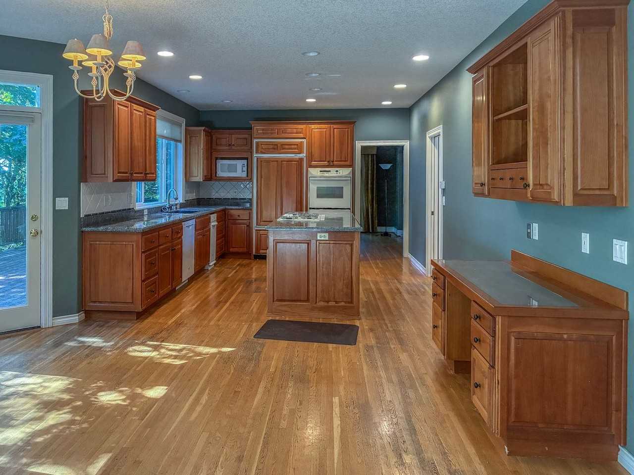 9137 Nw Mckenna Dr - Photo 7 of 32
