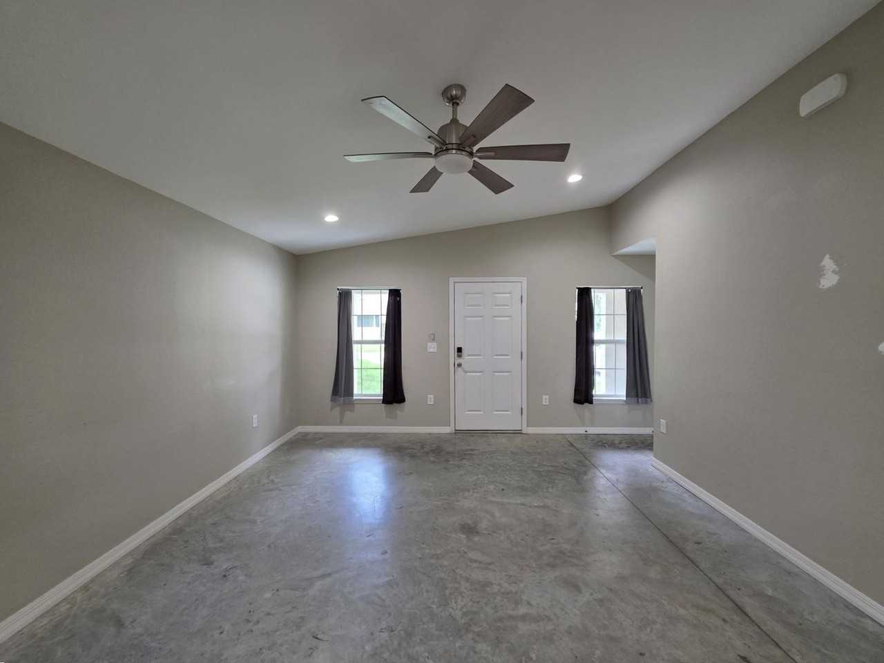 447 Avenue A Ne - Photo 5 of 20