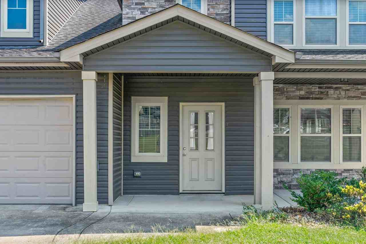 1188 Eagles Bluff Dr - Photo 2 of 37