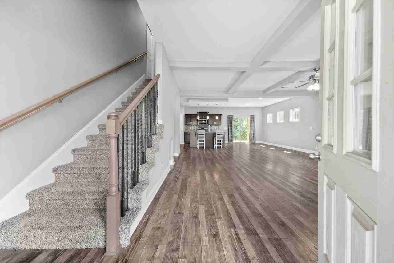 1188 Eagles Bluff Dr - Photo 3 of 37