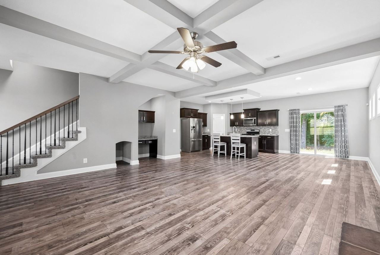1188 Eagles Bluff Dr - Photo 4 of 37