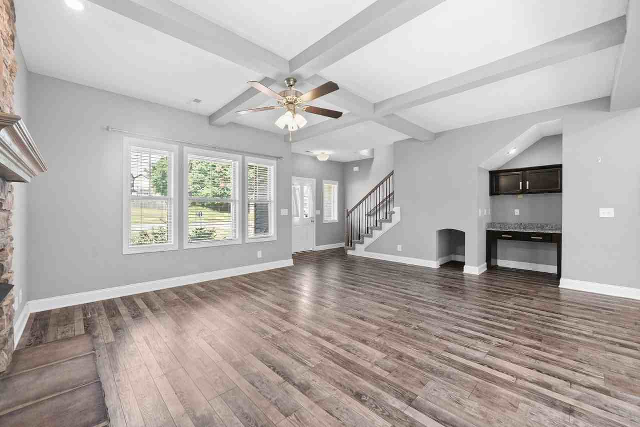 1188 Eagles Bluff Dr - Photo 5 of 37
