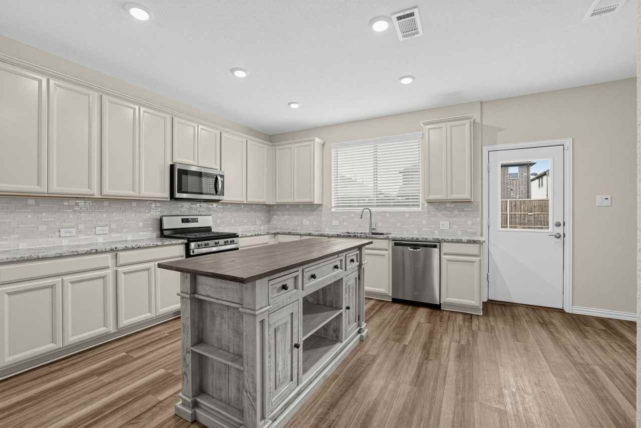 1620 Berry Ridge Trl - Photo 5 of 20